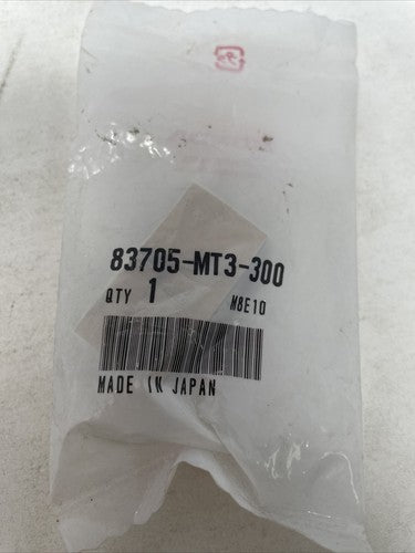 OEM Honda 83705-MT3-300 - RUBBER H3