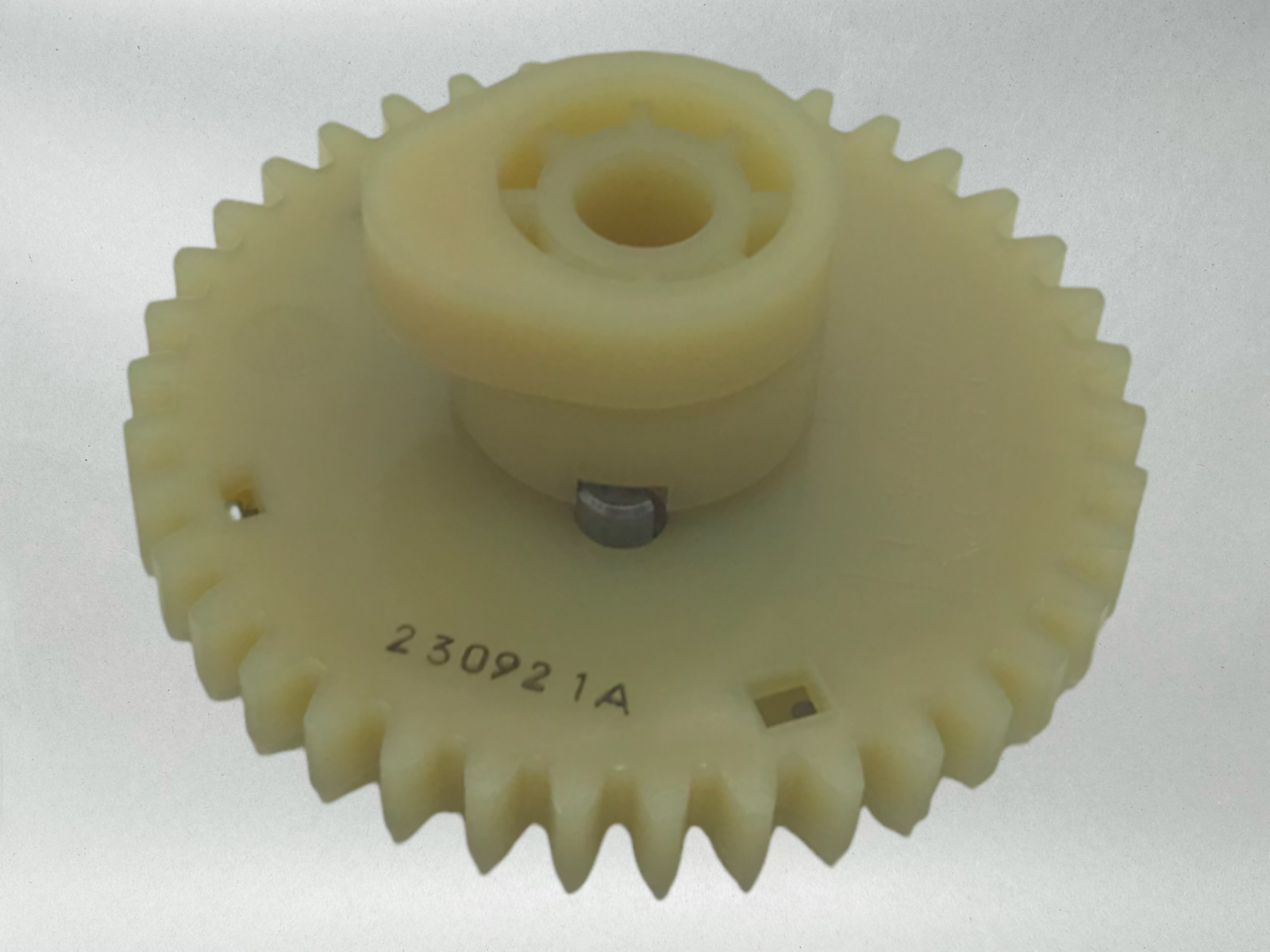 Honda Genuine OEM Camshaft Assy GCV200 HRX217K6 14100-Z9M-000